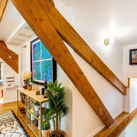 Art & Curiosity Cabinet Style With Paris View, Thomas Cozy Apartamento
