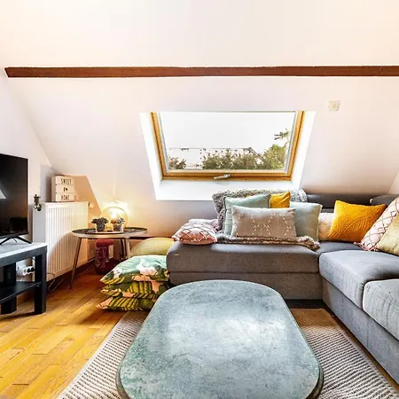 Art & Curiosity Cabinet Style With Paris View, Des Ammonites Lejlighed Meudon