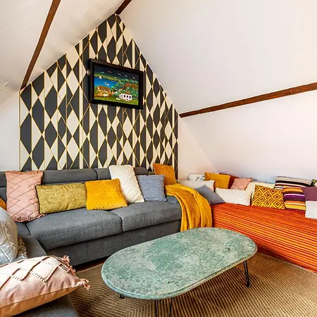 Art & Curiosity Cabinet Style With Paris View, Des Ammonites Lejlighed Meudon